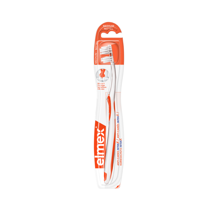 Brosse à dents InterX medium Elmex - une brosse à dents