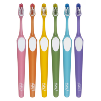 Brosse à dents medium TePe - une brosse à dents